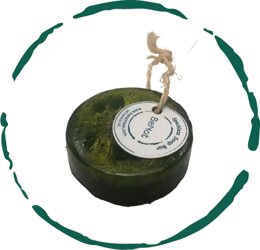 صابونة خالية من الشوائب. بذور الشيا، الليمون، البقدونس، وزيت جوز الهند.